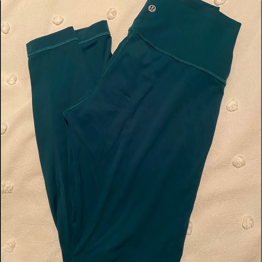 Emerald green beautiful leggings.